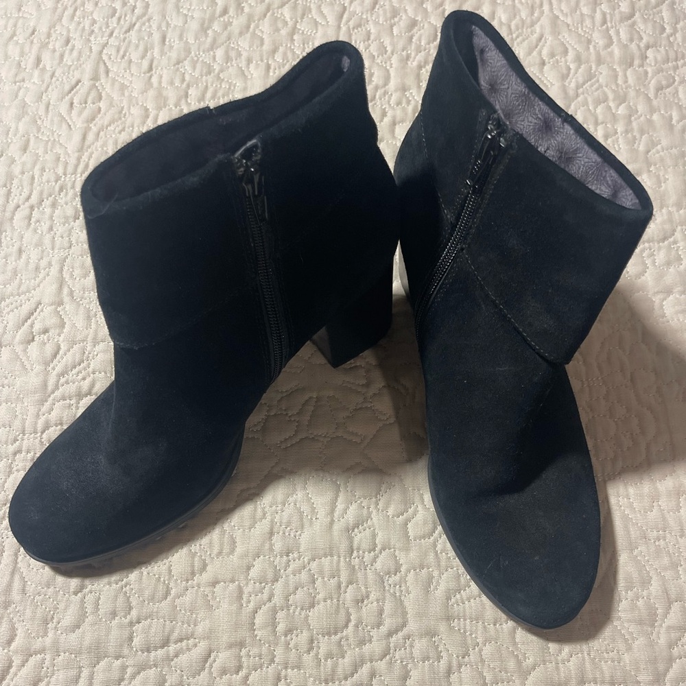 Born Black Suede Fringe Heeled‎ Bootie Size 9 1/2